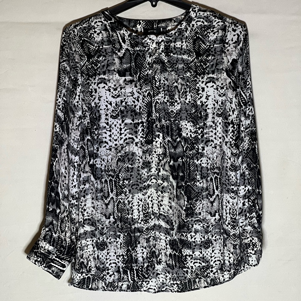 Women’s Apt. 9 snake skin, long sleeve, 1/2 zip dress shirt.